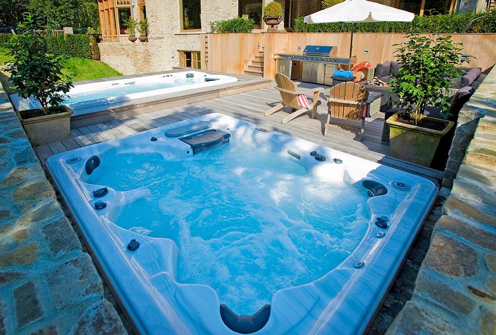 outdoor jacuzzi swimming pools